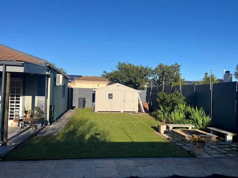 To Let 3 Bedroom Property for Rent in Uitzicht Western Cape